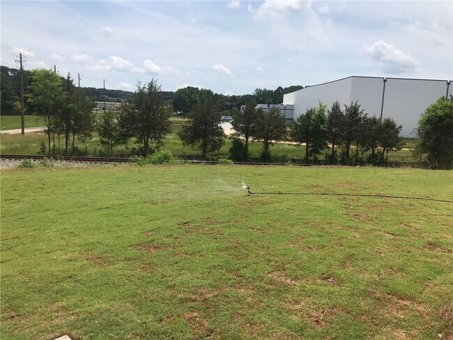 Building Photo - 166 Verona Dr NW