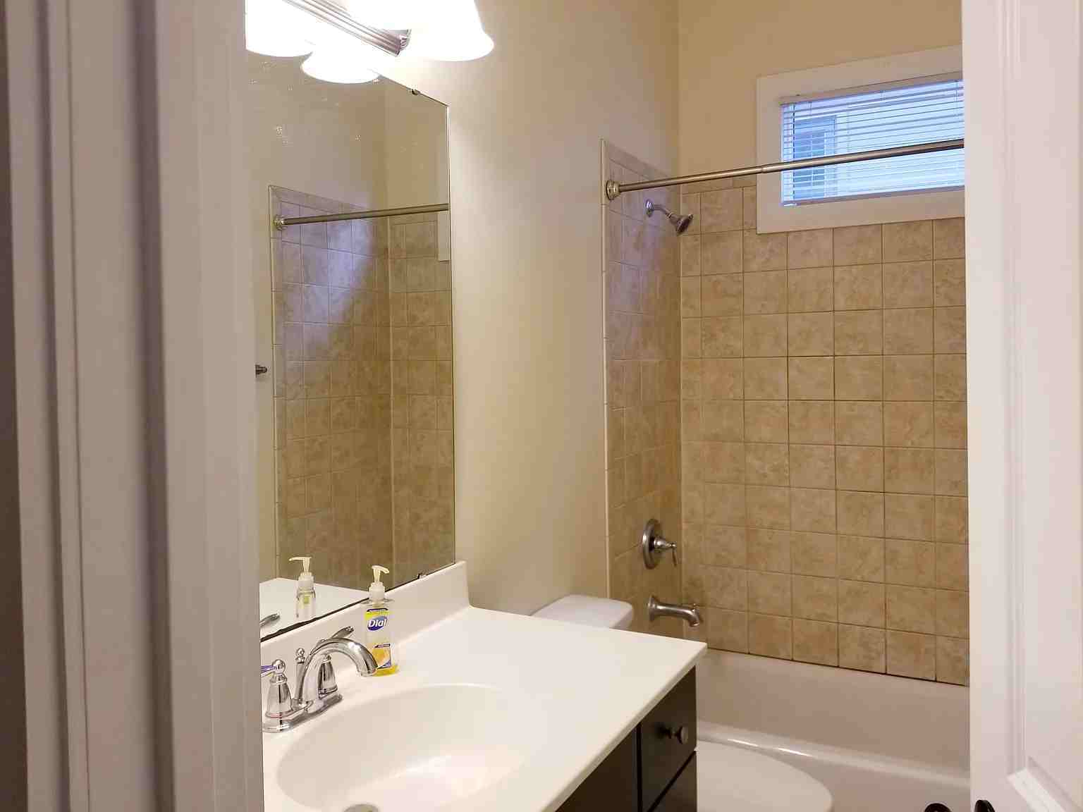 Building Photo - 245 Rutledge Ave