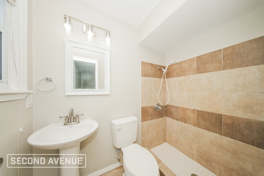 Building Photo - 3400 Overland Dr