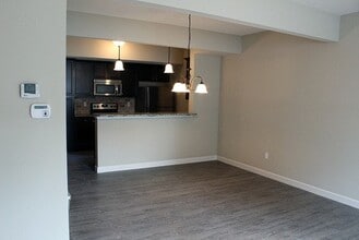 Building Photo - 1405 Bass Ave
