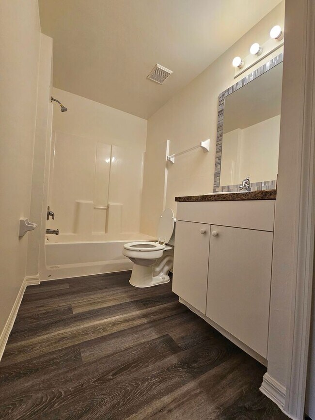 Building Photo - 2 Bedroom + Den Duplex