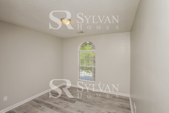 Building Photo - 5 Wheatstone