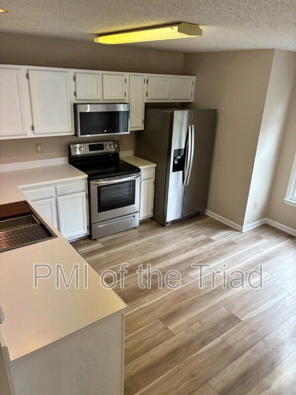 Building Photo - 10 Creekstone Ct