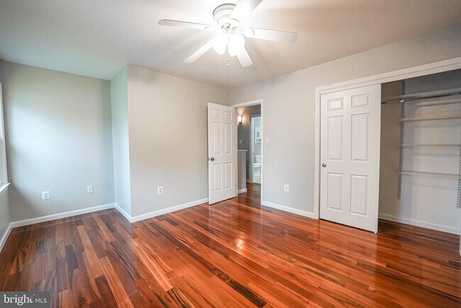 Building Photo - 4230 Avon Dr