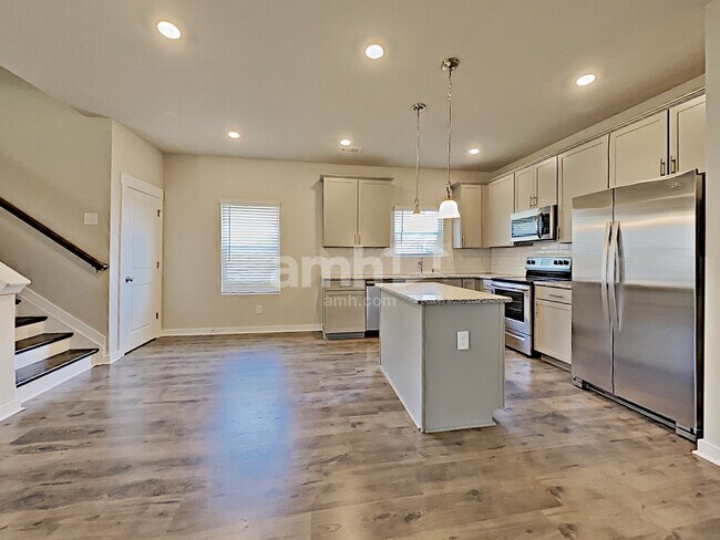 Building Photo - 71 Landsdown Xing