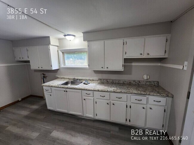 Building Photo - 3855 E 54th St