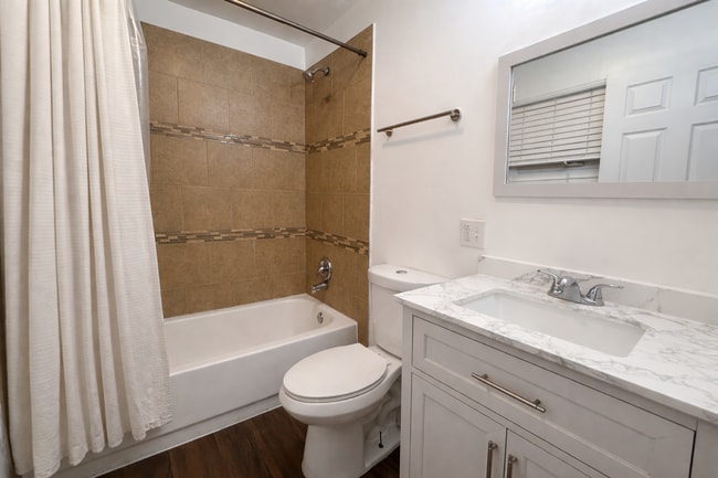 Building Photo - 3359 S Indiana Ave