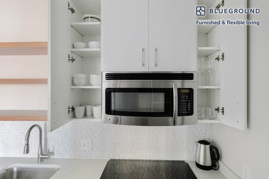 Building Photo - 240 Sidney St