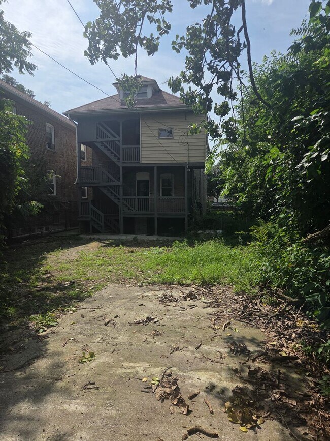 Building Photo - 2910 E 87th St