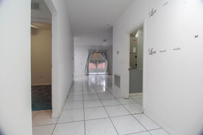 Building Photo - 224 Highland Meadows Ave