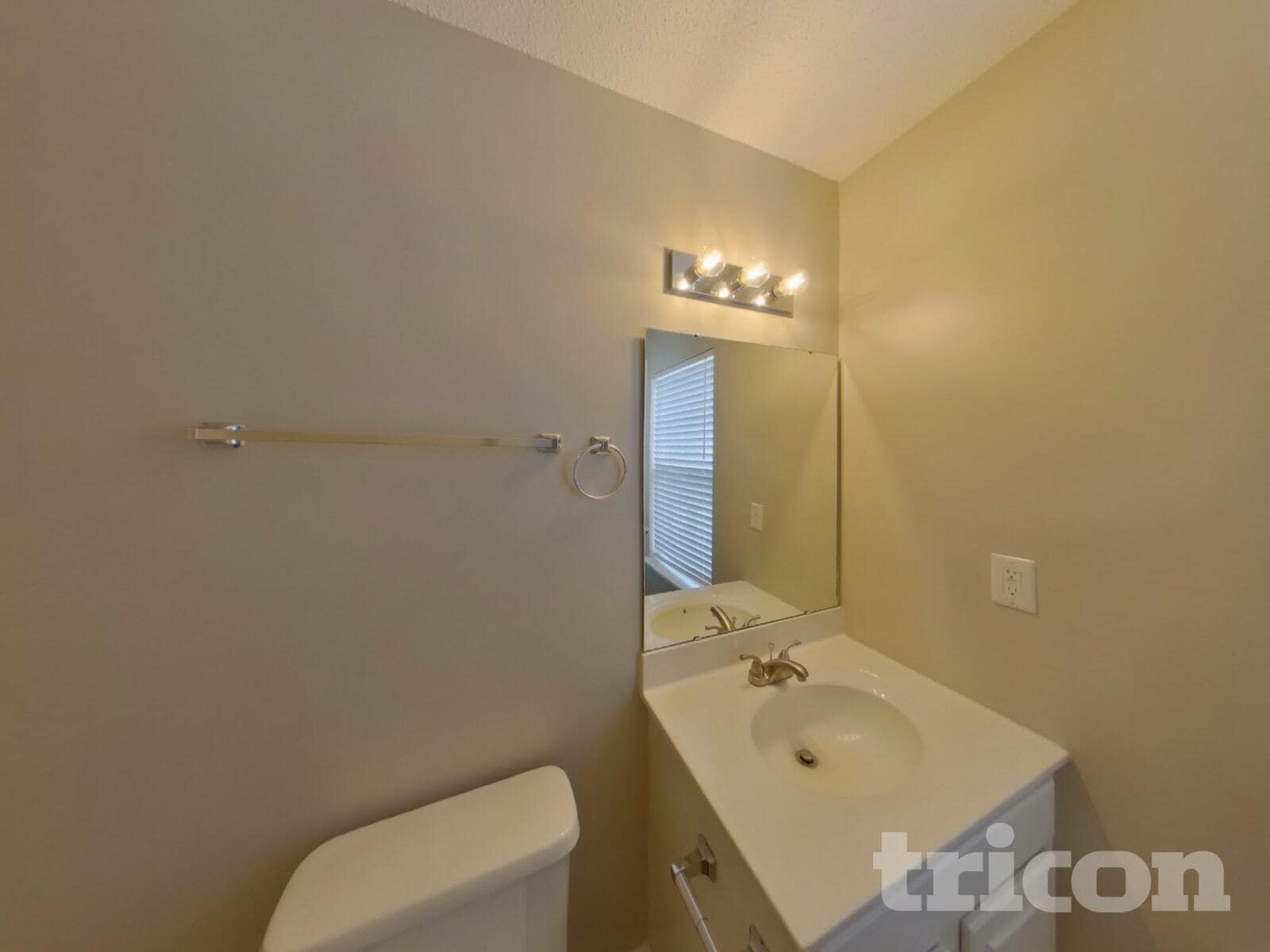 Building Photo - 381 Valley Heights Ln