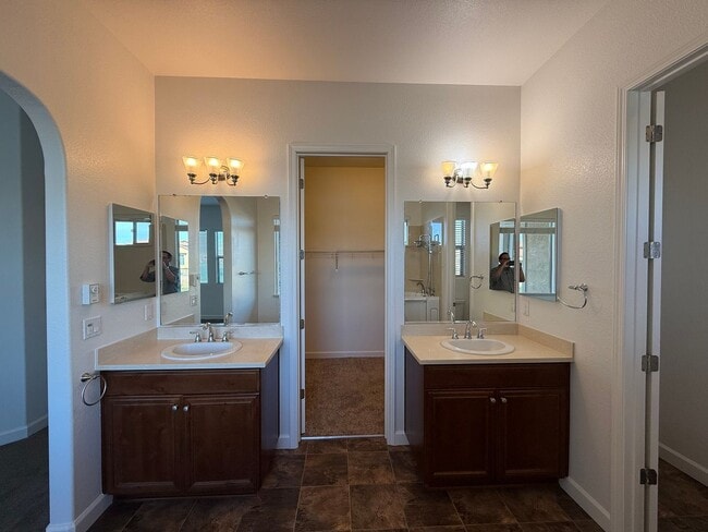 Building Photo - Lake front single story home in gated community!