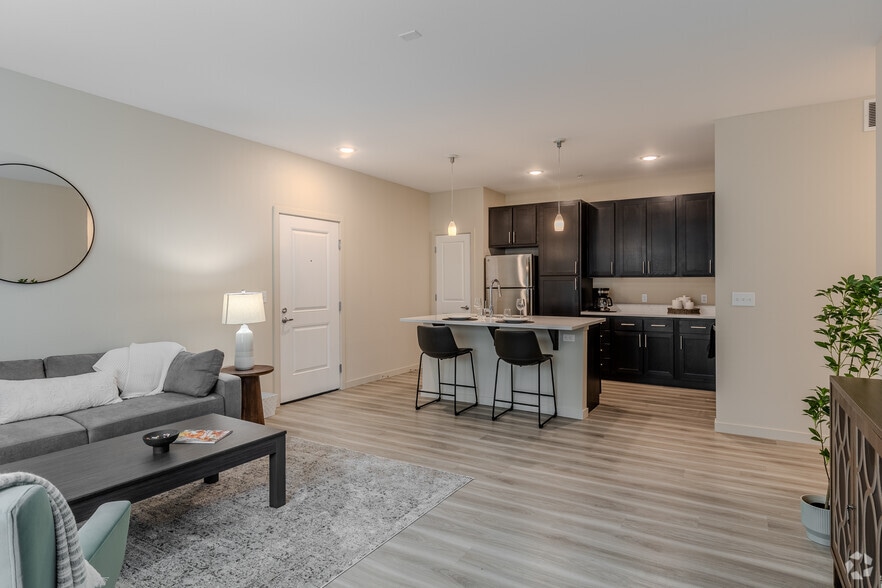 Primary Photo - Fox Ridge Apartments