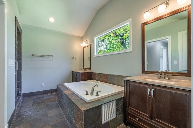 Building Photo - 3265 N Fulton Ave