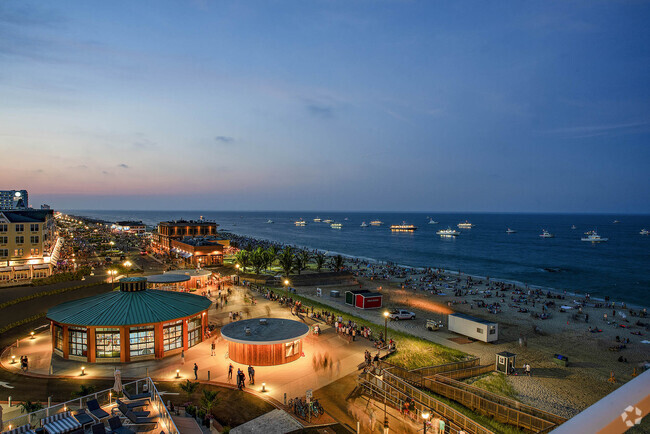 Building Photo - Pier Village Apartments