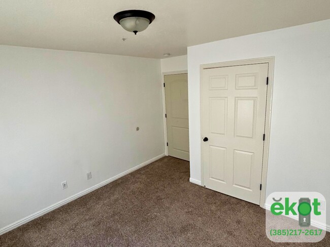 Building Photo - 8176 N Cedar Springs Rd