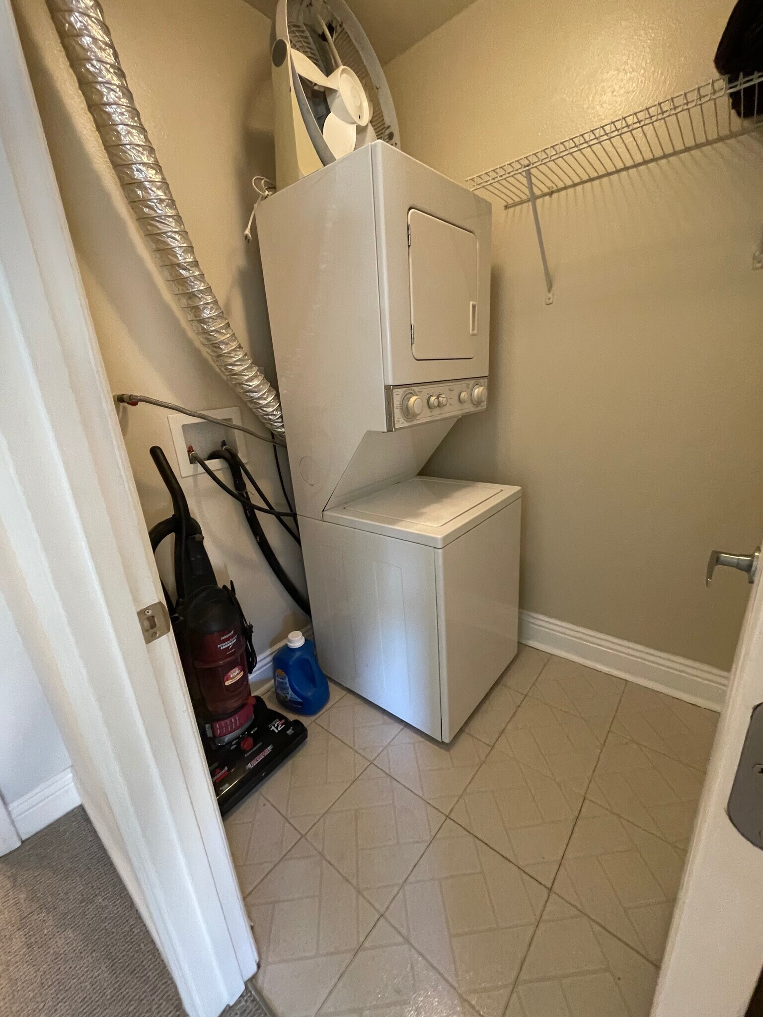Laundry room - 1472 Iris Ave