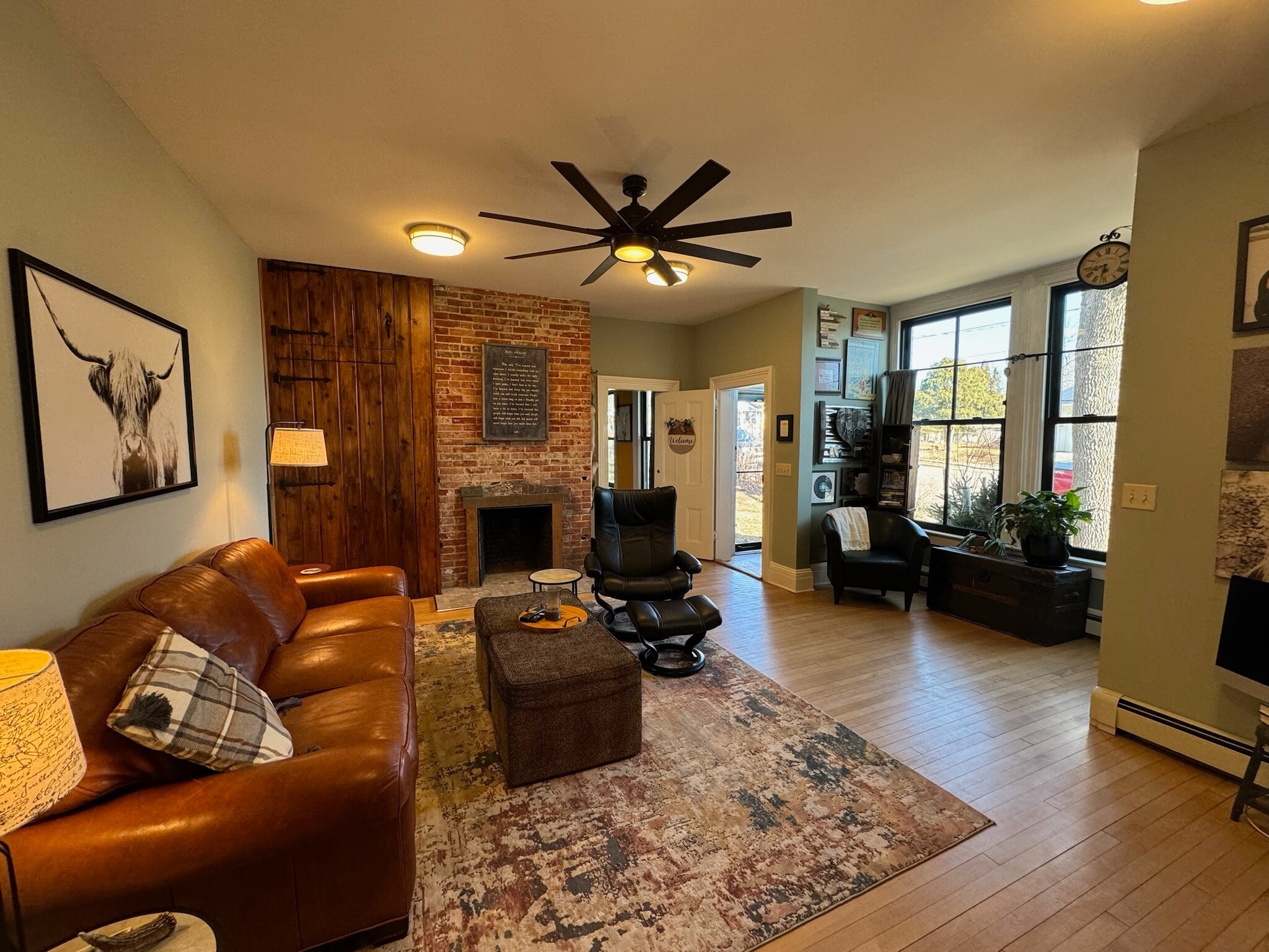 Building Photo - 204 Cherry St W