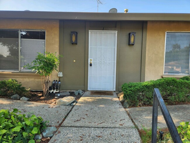 Primary Photo - 2BR/1BA Condo on corner lot for rent near ...