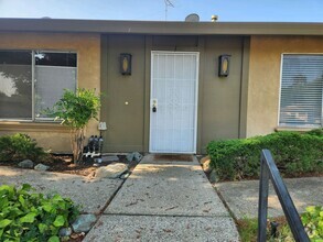 Building Photo - 2BR/1BA Condo on corner lot for rent near ...