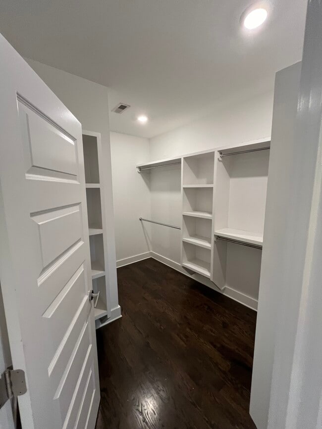 Building Photo - 413 35th Ave N