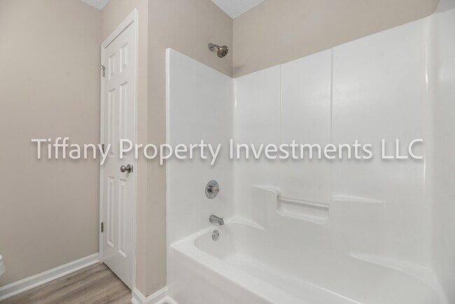 Building Photo - 2427 Hunters Way