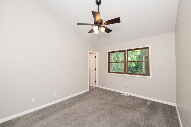 Building Photo - 3 bed 2 bath Home in Lakes of the Four Sea...