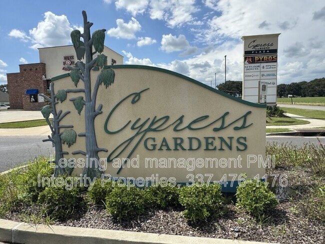 Building Photo - 216 Golden Cypress Dr