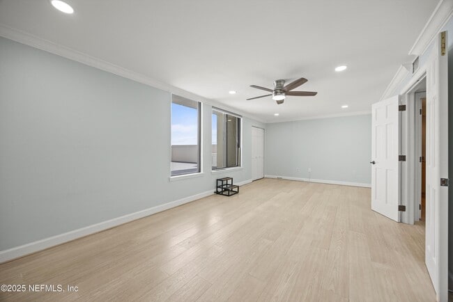 Building Photo - 2100 Ocean Dr S