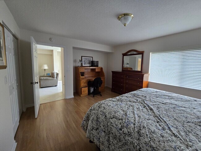 Building Photo - 12547 Imperial Isle Dr