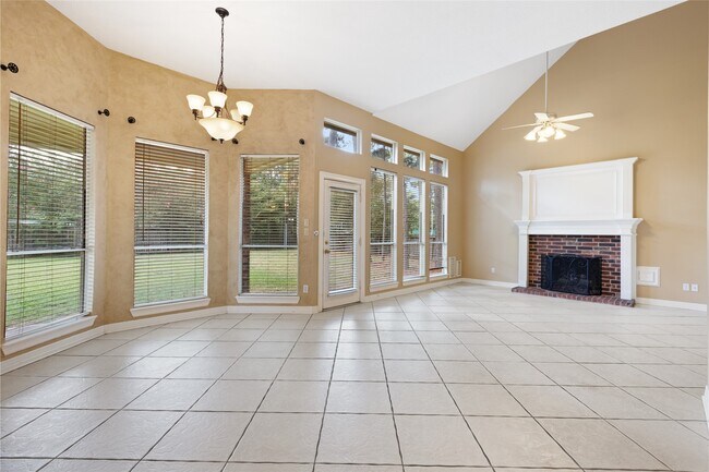 Building Photo - 13135 Finch Brook Dr