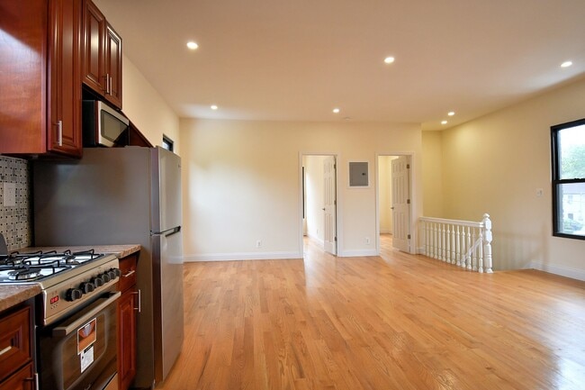 Building Photo - 2211 De Reimer Ave