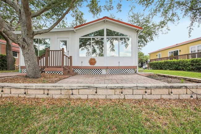 Building Photo - 6621 La Mesa Rd