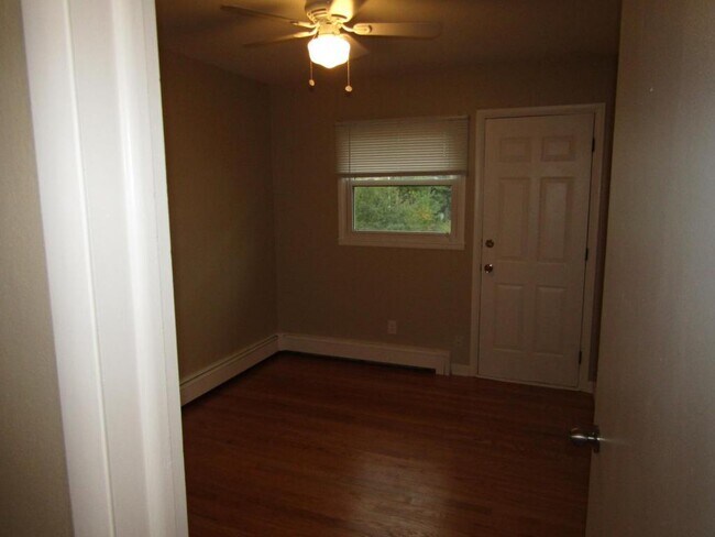 Building Photo - 290 Orchard Dr #4