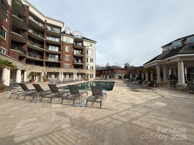 Building Photo - 300 W 5th St