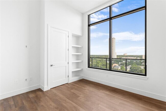 Building Photo - 2311 Westheimer Rd