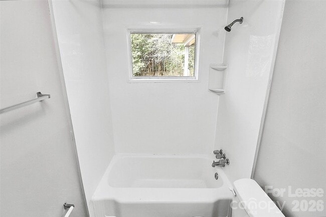 Building Photo - 1415 Springwood Ln