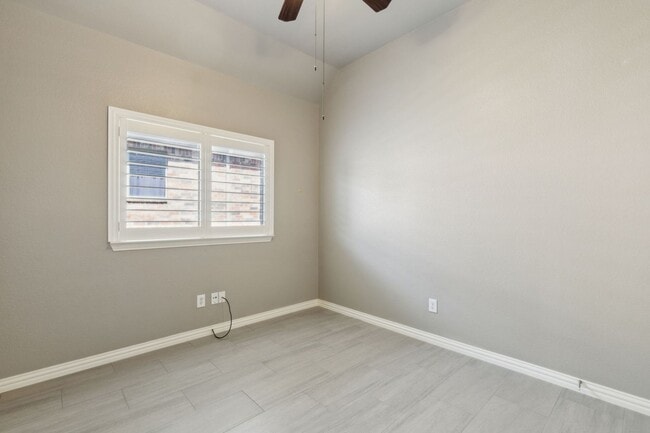 Building Photo - Elegant Living in Fountain Ridge – A Seren...