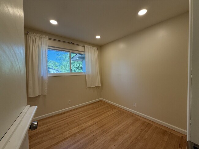 Building Photo - Newly Remodeled 4 Bed 2 Bath in Citrus Hei...