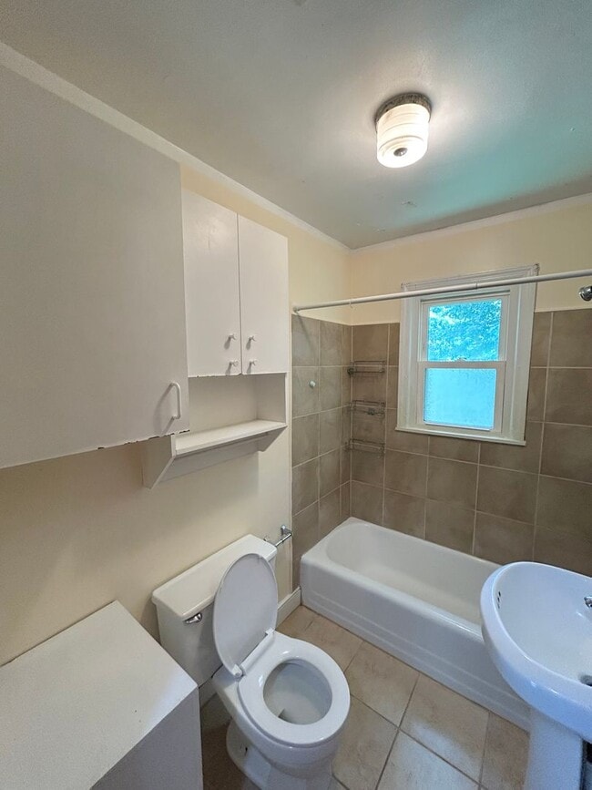 Building Photo - Beautiful Home Located in Blacksburg