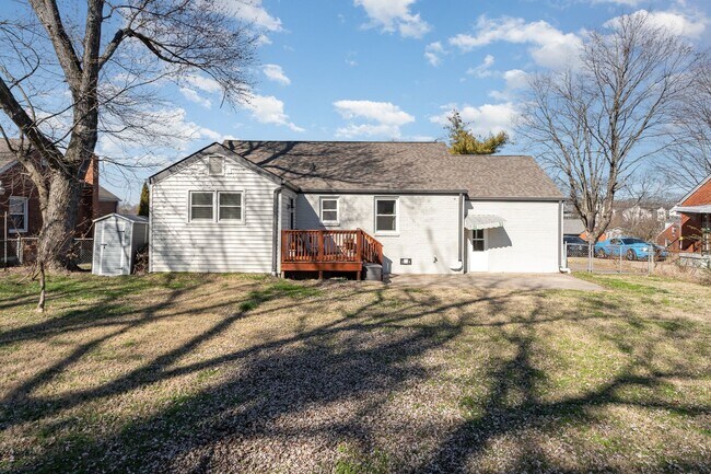 Building Photo - 245 Collier Ave