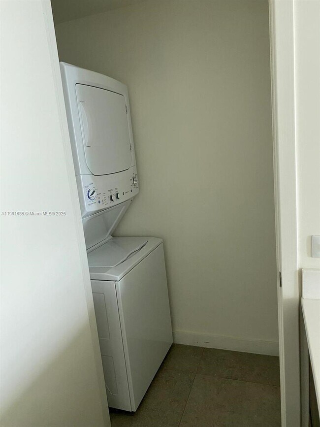 Building Photo - 1100 S Miami Ave