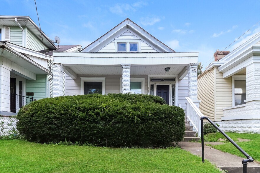 Building Photo - 728 S 35th St