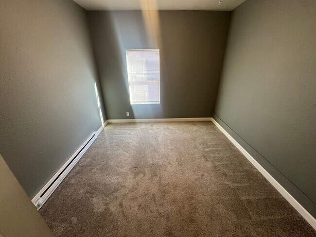 Building Photo - 825 Grant Pl