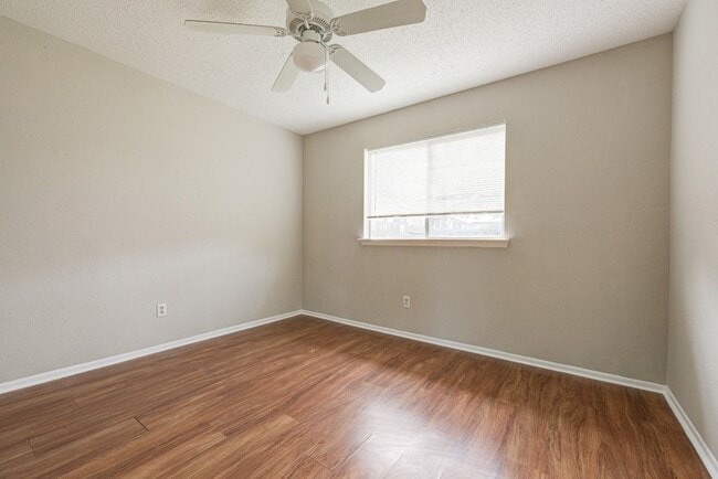 Building Photo - 20135 Telegraph Square Ln