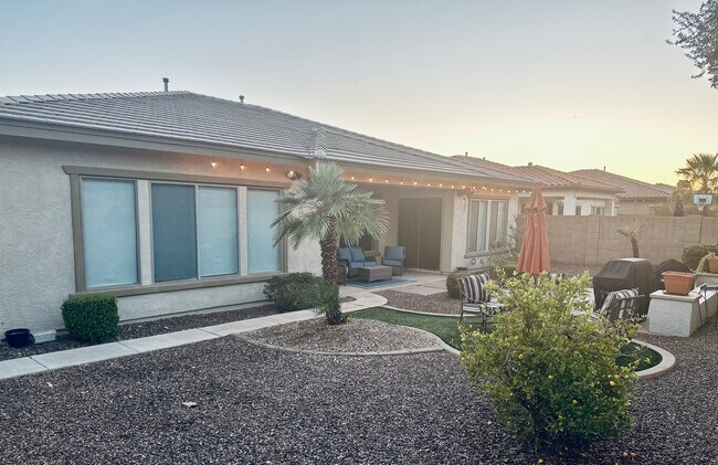 Building Photo - 372 W Aster Dr
