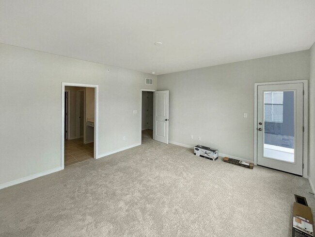 Building Photo - 4 Bed/3 Bath Luxurious Townhome in Chester...