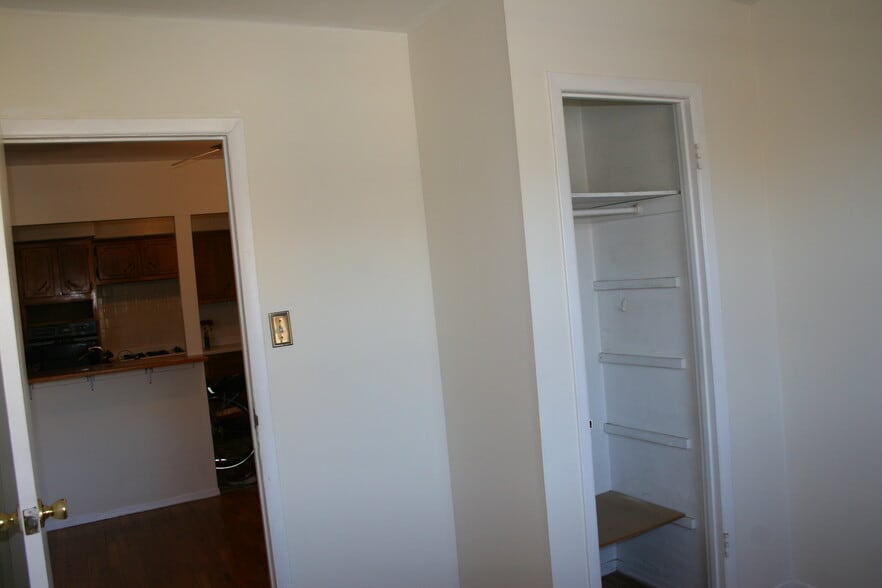 Building Photo - 31-48 48th St