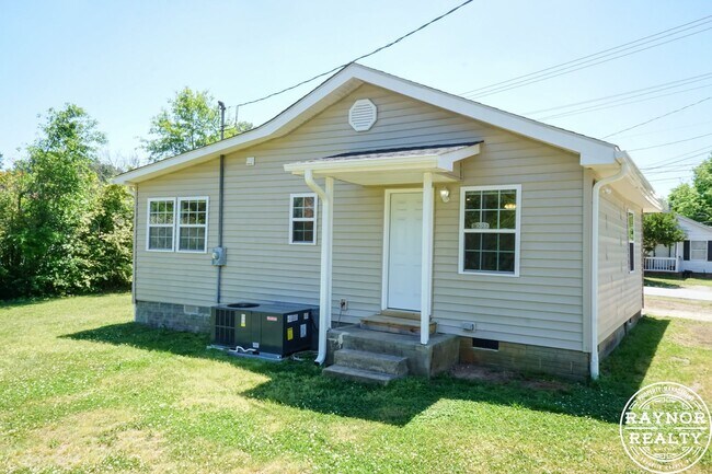 Building Photo - Practically New!