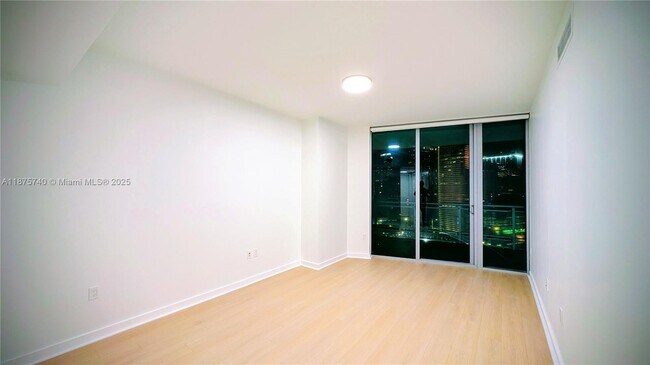 Building Photo - 350 S Miami Ave